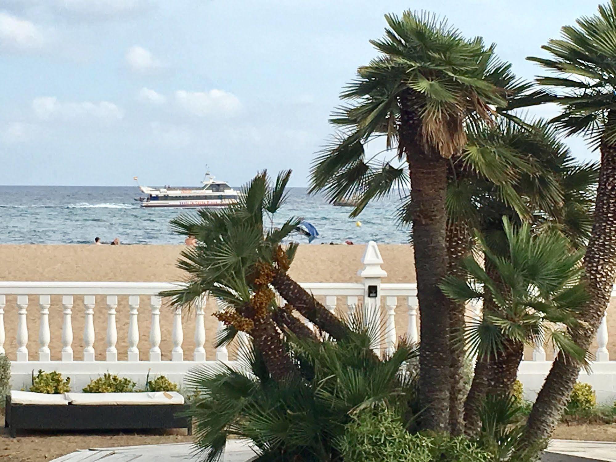 Lux Beach House Barcelona With Pool And Hot Tub, Beach Access Malgrat de Mar Εξωτερικό φωτογραφία